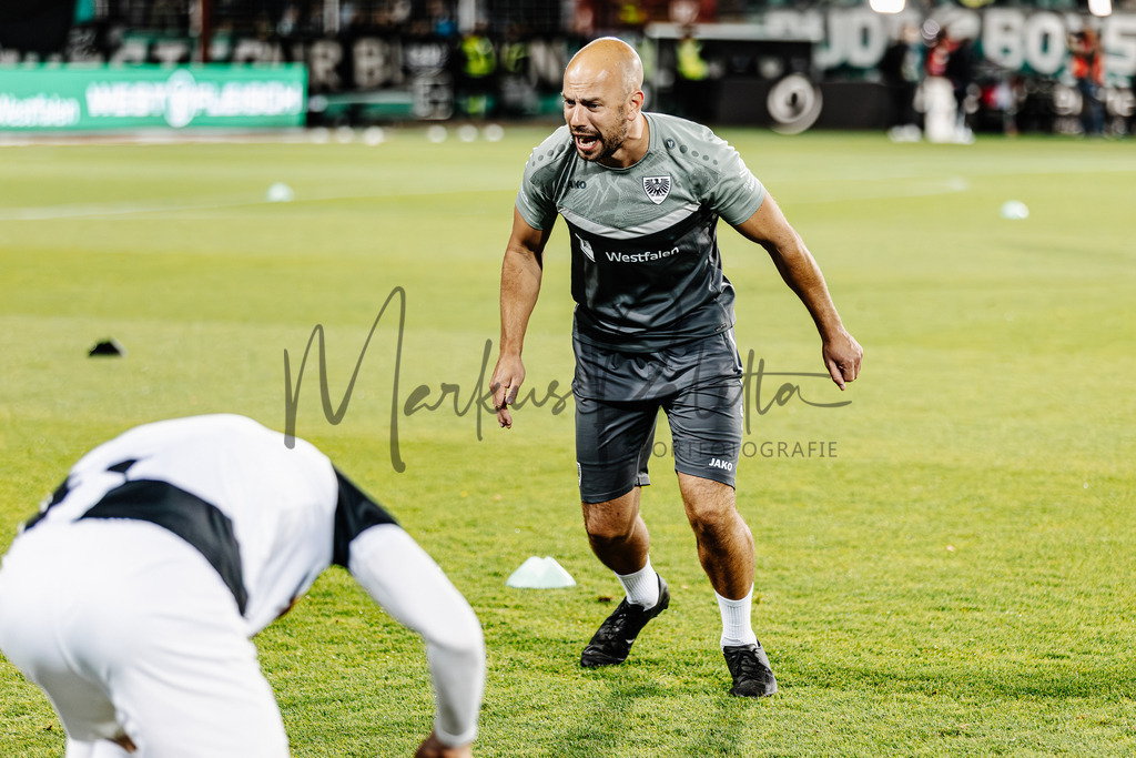 2. Bundesliga, Saison 2024/25, 7. Spieltag: SC Preußen Münster - FC Schalke 04 | Münster, 28.09.2024: 2. Bundesliga, 7. Spieltag, SC Preußen Münster gegen FC Schalke 04 im LVM-Preußenstadion in Münster. Foto: sportfotografie.ms | Markus Paletta - Realisiert mit Pictrs.com