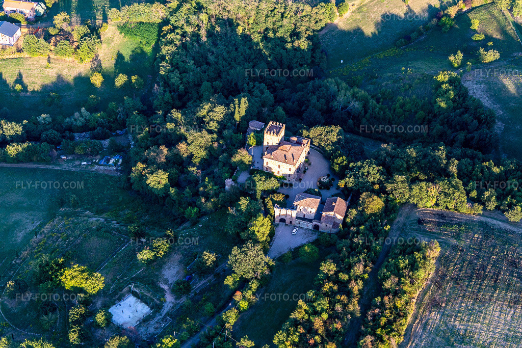 Aerial view: Castello della Torricella in Scandiano in the state Reggio Emilia, Italy.Photo: IMG_134694.jpg taken on 09/19/2022 by Werner Riehm/FLY-FOTO.comResolution of the original: 5472 x 3648 pxTurismo Reggiano - Portale turistico del comune di Reggio Emilia