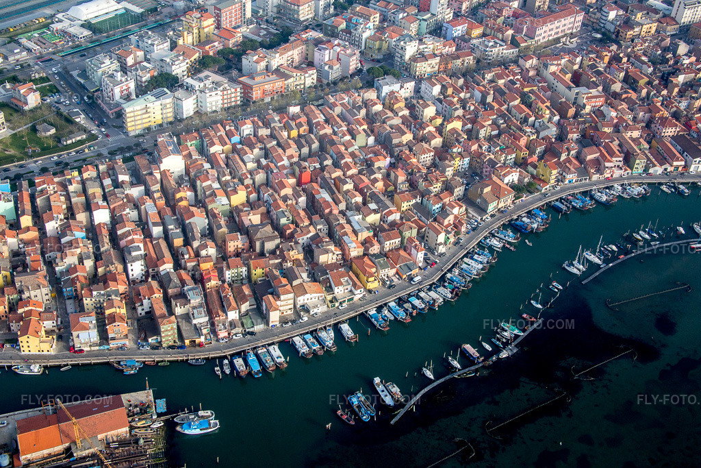 Aerial view: View of the town in Chioggia in the state Veneto, Italy. – Photo: IMG_087581.jpg taken on 04/06/2016 by Werner Riehm/FLY-FOTO.com – Resolution of the original: 5472 x 3648 px