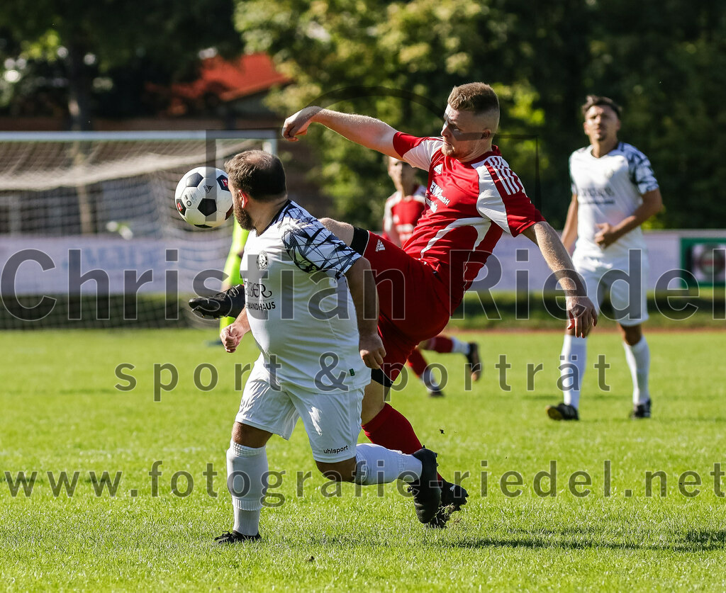 2023-09-09_038_FC_Herzogstadt_II_gegen_SG_Hoerlkofen_Woerth | Erding, Deutschland, 09.09.2023:
Fußball, A-Klassel 2023 / 2024, 6. Spieltag, FC Herzogstadt II gegen SG Hörlkofen/Wörth, Endergebnis: 1:2

Maximilian Ostermair (FC Herzogstadt, #29), Dominik Gumpp (SG Hörlkofen/Wörth, #4)

Foto: Christian Riedel / fotografie-riedel.net