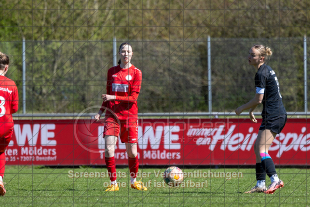 20250406_142117_0222 | #,1.FC Donzdorf (rot) vs. SV Jungingen (schwarz), Fussball, Frauen-Verbandsliga Württemberg, 16. Spieltag, Saison 2024/2025, Rasenplatz Lautertal Stadion, Süßener Straße 16, 73072 Donzdorf, 06.04.2025 - 13:00 Uhr,Foto: PhotoPeet-Sportfotografie/Peter Harich