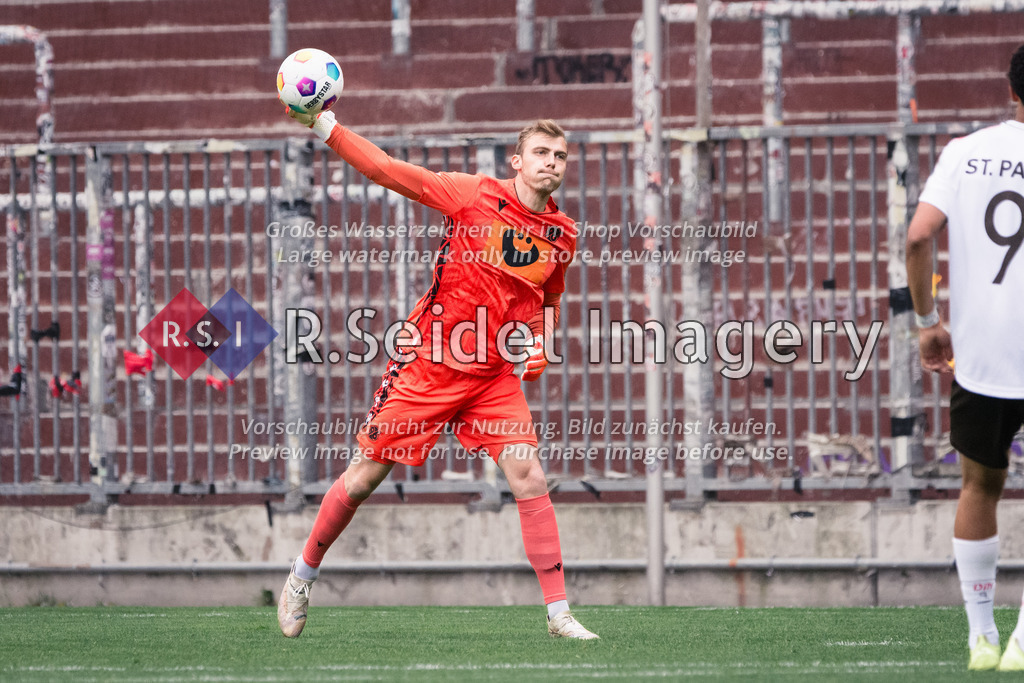 RS-1-050468 | Toni Stahl (#30, Hannover, Torwart)