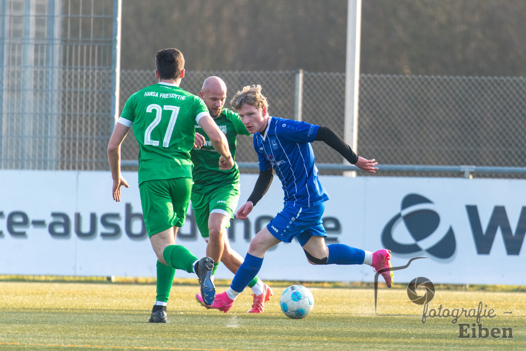 FC Rastede-Hansa Friesoythe | FC Rastede (blau)-Hansa Friesoythe (grün) am 09.02.2025 in Rastede (Sportanlage Kötterswegs), Photo: Philip Eiben 2025 - Realisiert mit Pictrs.com