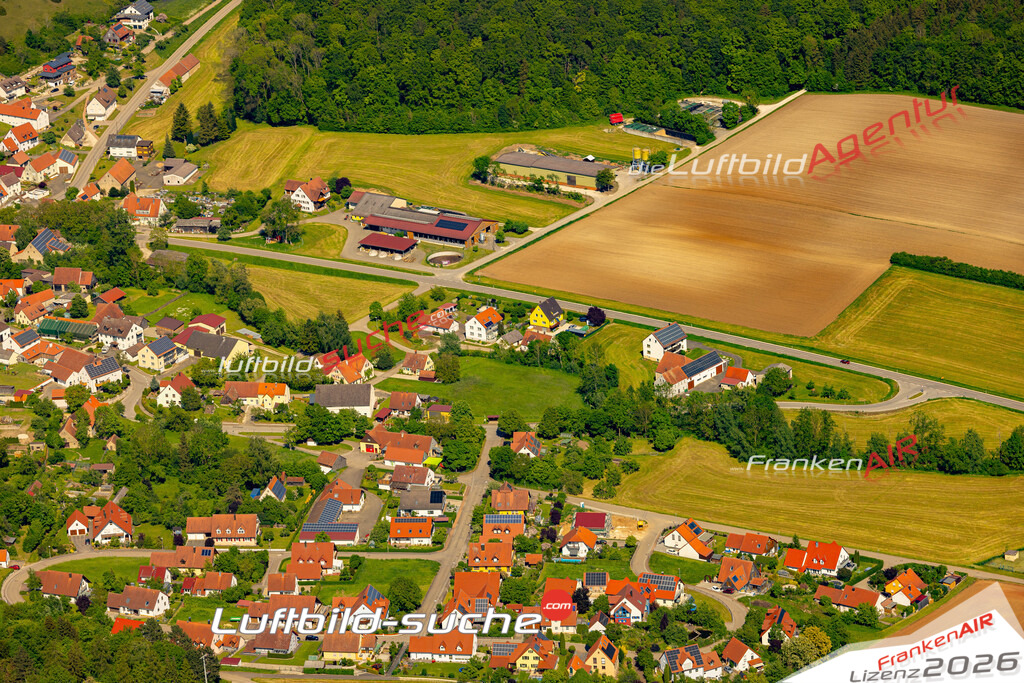 Das Luftbild zeigt : Ursheim Polsingen - Die Luftaufnahme wurde 2024 vom UL-Flugzeug aus erstellt ( keine Drohne ) - Hochauflösende Luftaufnahme - Für grossformatige Ausdrucke geeignet. Die Geschenkidee !Mit Lizenz und Bildrechte bestellbar