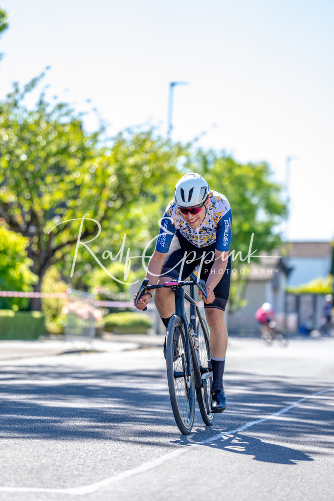 Spurt in den Mai 2026 - Großer Preis der Sparkasse Neuss | Annual one-day road cycling race "Großer Preis der Sparkasse Neuss" held in Büttgen, Germany, organized by VfR Büttgen 1912 e.V. The event features multiple races across all age categories from U11 youth to Elite men. - Realisiert mit Pictrs.com