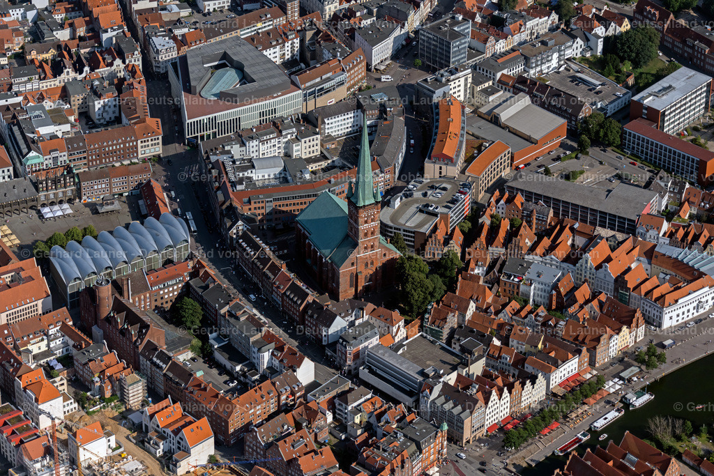 4038284 | Innenstadtbereich um die St.-Petri-Kirche zu Lübeck, ein Gotteshaus, das erstmals im Jahr 1170 erwähnt wurde