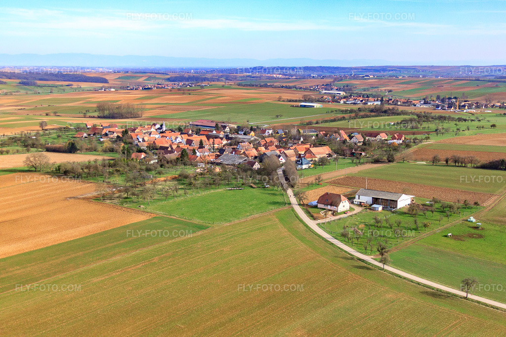 Aerial view: View of the town from the northwest in Geiswiller in the state Bas-Rhin, France.Photo: IMG_38587.jpg taken on 03/20/2011 by Werner Riehm/FLY-FOTO.comResolution of the original: 4752 x 3168 px