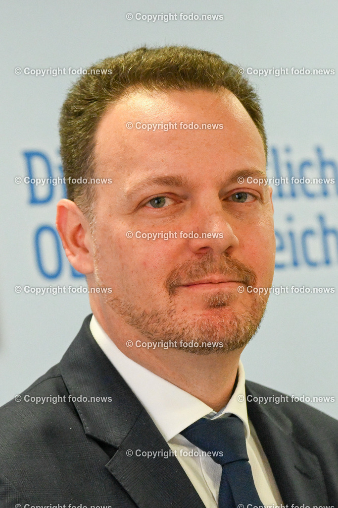 Pressekonferenz FPÖ OÖ_ Medikamentenengpässe_ Systemfehler in der Gesundheitsversorgung_ 12.04.2023-17 | 12.04.2023, Presseclub Linz, AUT, Pressekonferenz FPOoe Ooe, Medikamentenengpaesse, Systemfehler in der Gesundheitsversorgung, im Bild NAbg. Gerhard Kaniak (FP)