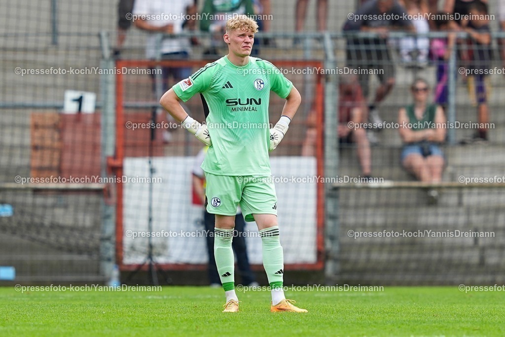 xYDR20072501098 | 20.07.2025, xydrx, Fußball, Rot Weiss Ahlen - FC Schalke 04, Testspiel, Wersestadion: Johannes Siebeking (FC Schalke 04 #36)