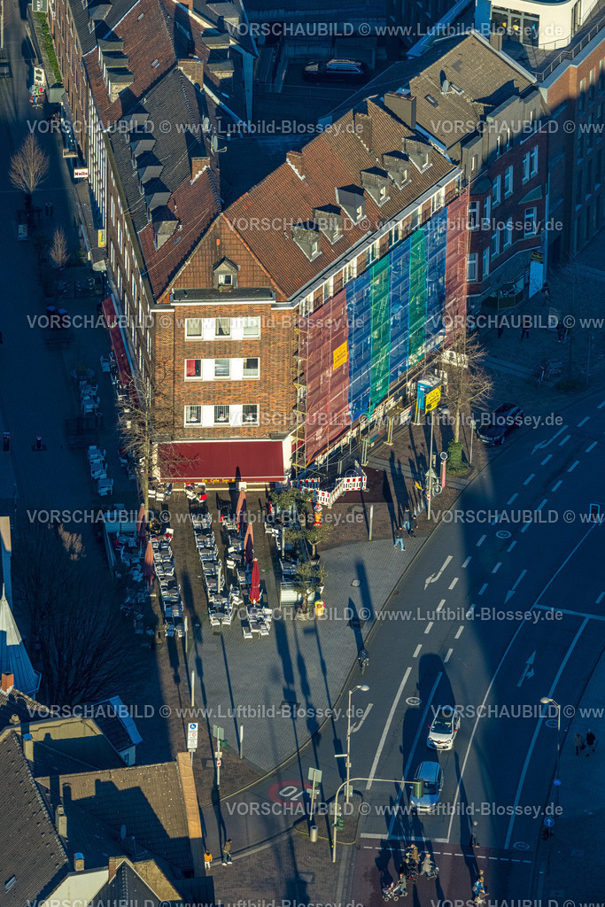 Bottrop230201918 | Luftbild, Eiscafe San Remo Außengastronomie, Einkaufsstraße Gladbecker Straße Ecke Horster Straße, Fassadensanierung, Altstadt, Bottrop, Ruhrgebiet, Nordrhein-Westfalen, Deutschland