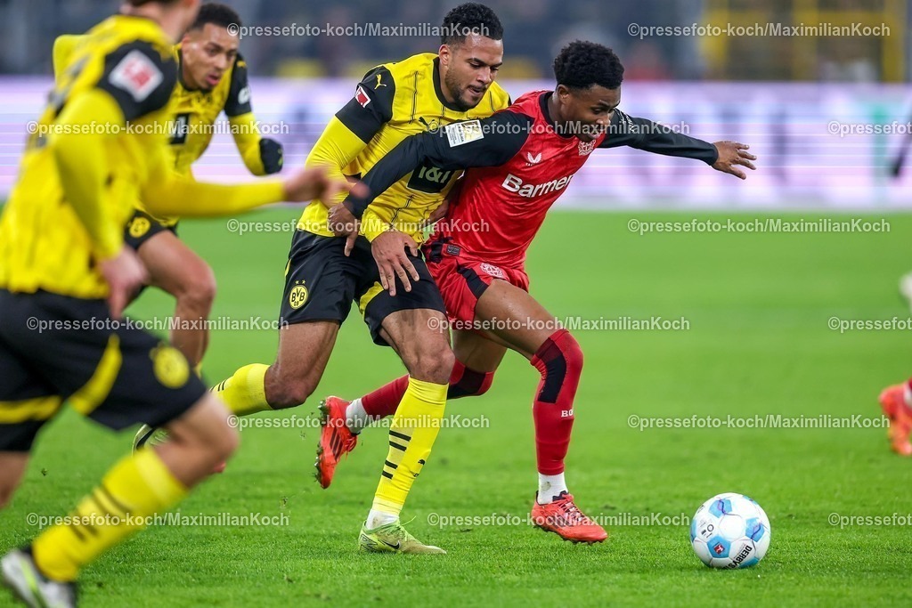 BVB10012501082 | 10.01.2025, Fußball, Borussia Dortmund - Bayer 04 Leverkusen, 1. Fußball Bundesliga, 16. Spieltag, Signal Iduna Park, Saison 2024 2025: Nathan Tella (Bayer04 Leverkusen #19) im Zweikampf gegen Almugera Kabar (BVB #42)DFB regulations prohibit any use of photographs as image sequences and or quasi-video.