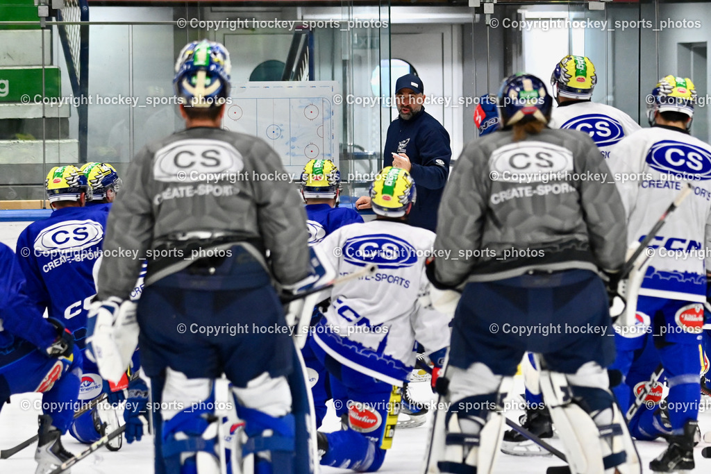 Eistrainig EC VSV mit Headcoach Pierre Allard | Eistrainig EC VSV mit Headcoach Pierre Allard, 1. Eistrainig EC VSV mit Headcoach Pierre Allard am 02.12.2025 in Villach (Stadthalle Villach), Austria, (Photo by Bernd Stefan)