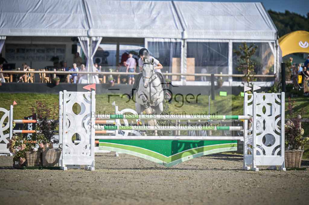 DOS_1815 | Entdecke hochwertige Reitturnierfotos von Foto Oger. Professionell, emotional und authentisch – jetzt Lieblingsmomente im Shop bestellen.Deutschlandweite Turnierfotografie. - Realisiert mit Pictrs.com