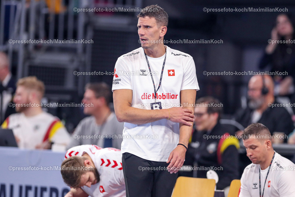 DHB07112401073 | 07.11.2024, Handball, EHF EURO Qualifiers, Deutschland - Schweiz, SAP Arena Mannheim: Nationaltrainer Andy Andre Schmid (SUI)