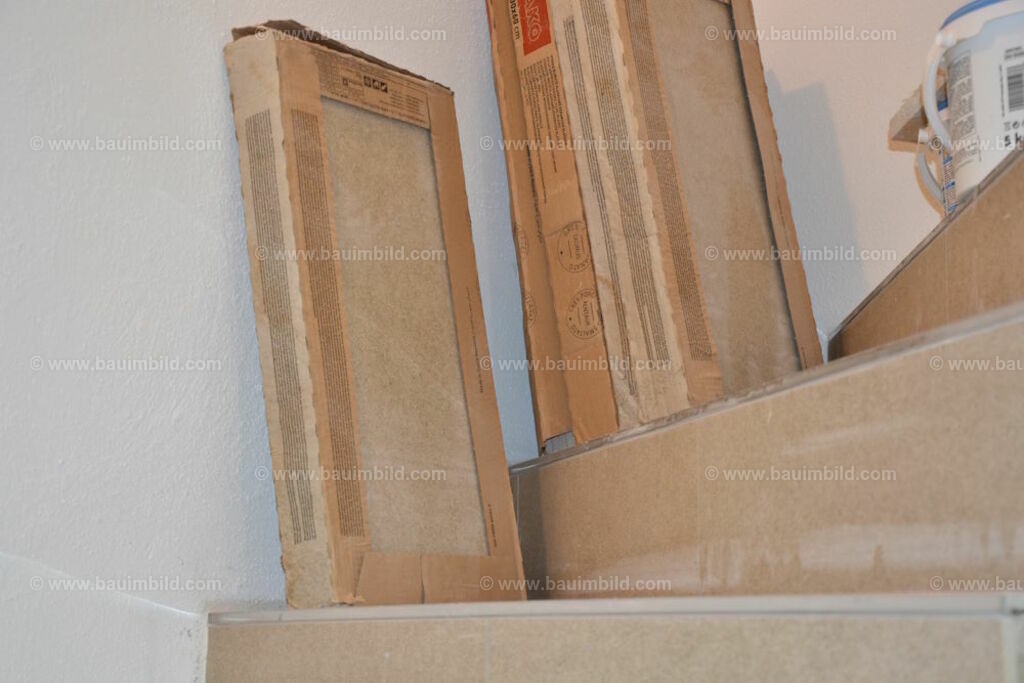 bib-lg21-fliesenlegerarbeiten-0087 | Nach LV-Leistungsgruppen sortierte Detailfotos über den Bau eines Hauses. Alle Hausbau-Bilder direkt vom Urheber und Autor der Website Haus-Selber-Bauen.com