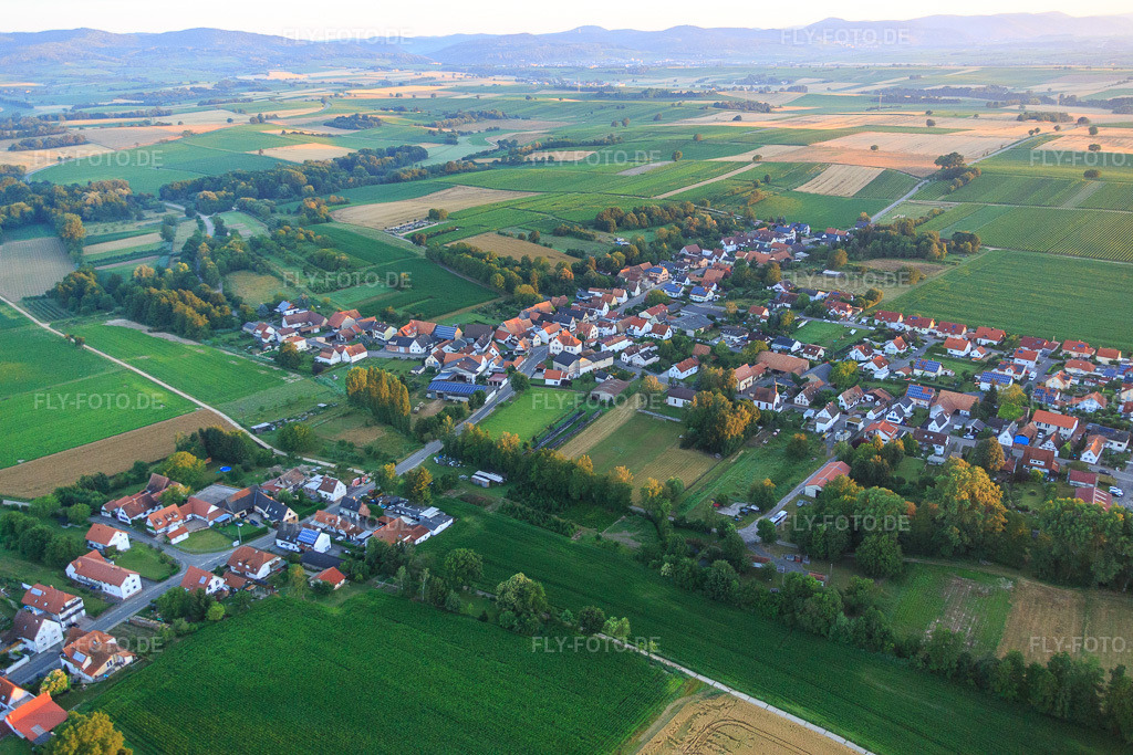 Luftbild: Ortsansicht von Südosten im Ortsteil Kleinsteinfeld in Niederotterbach im Bundesland Rheinland-Pfalz in Deutschland. Foto: IMG_091507.jpg vom 10.07.2016 durch Werner Riehm/FLY-FOTO.de