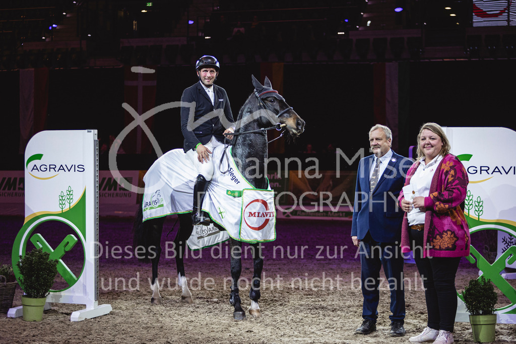 241103_Oldenburg_FinaleYoungster-637 | Deine schönsten Turniermomente als professionelle Fotos! Entdecke hochwertige Pferdesport-Fotografie im Online-Shop. Jetzt Fotos finden & bestellen!