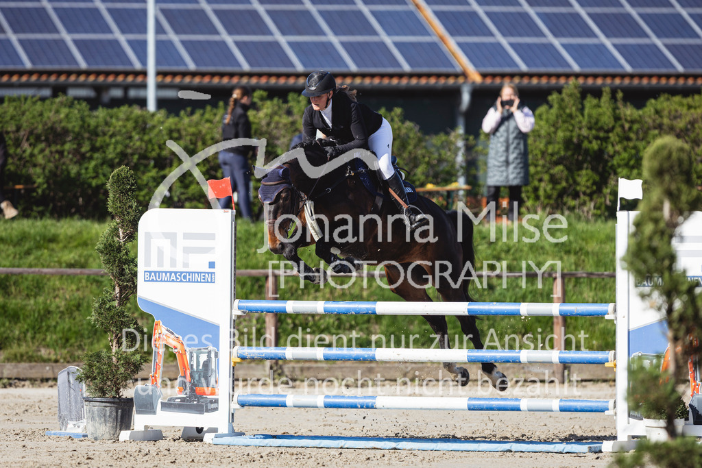 260421_Frühlingsfest_4_SprPf-L-418 | Deine schönsten Turniermomente als professionelle Fotos! Entdecke hochwertige Pferdesport-Fotografie im Online-Shop. Jetzt Fotos finden & bestellen!