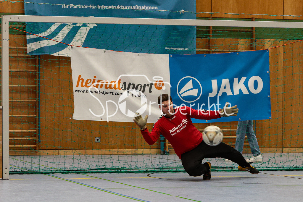 Maerbraeu-Cup BC Aichach II | Johannes Miesl haelt den entscheidenden 7 Meter im Halbfinale