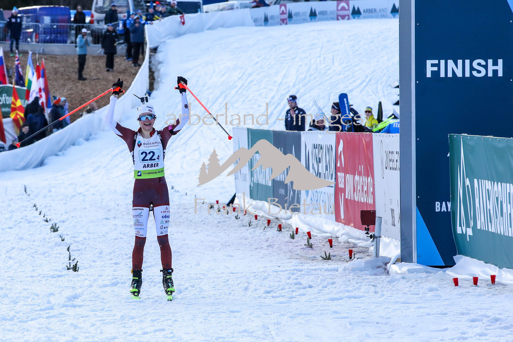 OE7A4290 | als Siegerin im Ziel, VOLFA Estere, LAT