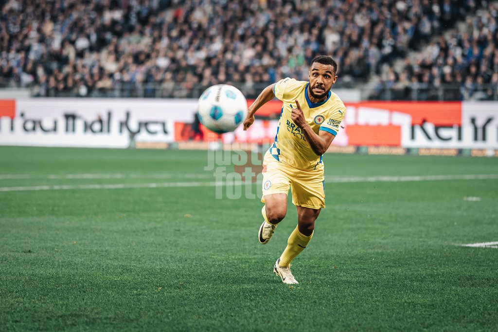 Fußball | Männer | Saison 2024/2025 | 2. Fußball-Bundesliga | 29. Spieltag | Hamburger SV vs. Eintracht Braunschweig | 11.04.2025 | Leon Bell Bell (#19, Eintracht Braunschweig)