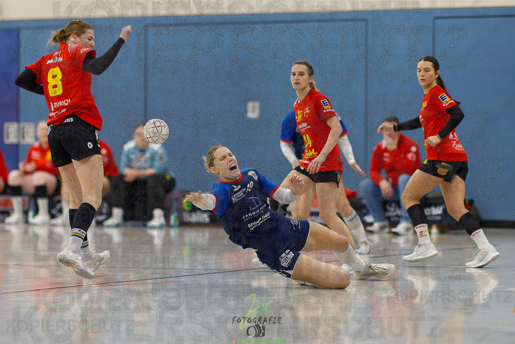 Frauen Regionalliga (HHV); HSG Wettenberg - TV Hüttenberg | Frauen Regionalliga (HHV); HSG Wettenberg - TV Hüttenberg am 06.12.2025 in Launsbach (Wettenberg) (Halle GS Launsbach (Wettenberg))Photo © 2025 - Jörg Heinrich - Realisiert mit Pictrs.com