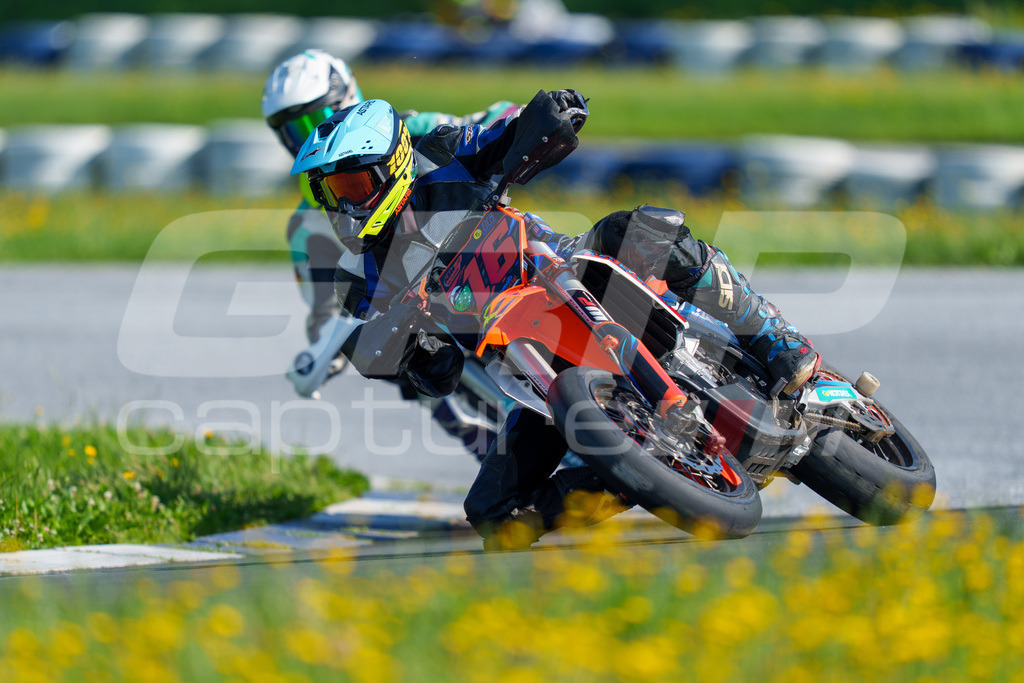 SuperMoto_Staatsmeisterschaft_Greinbach_082 | GRIPcapture steht für authentische Sportfotografie in Österreich – für Momente, die mehr sind als Geschwindigkeit oder Ergebnis. Es geht um Emotion, Spannung, Fokus und den Augenblick, der oft nur einen Wimpernschlag dauert.Ob Motorsport, Teamsport oder 