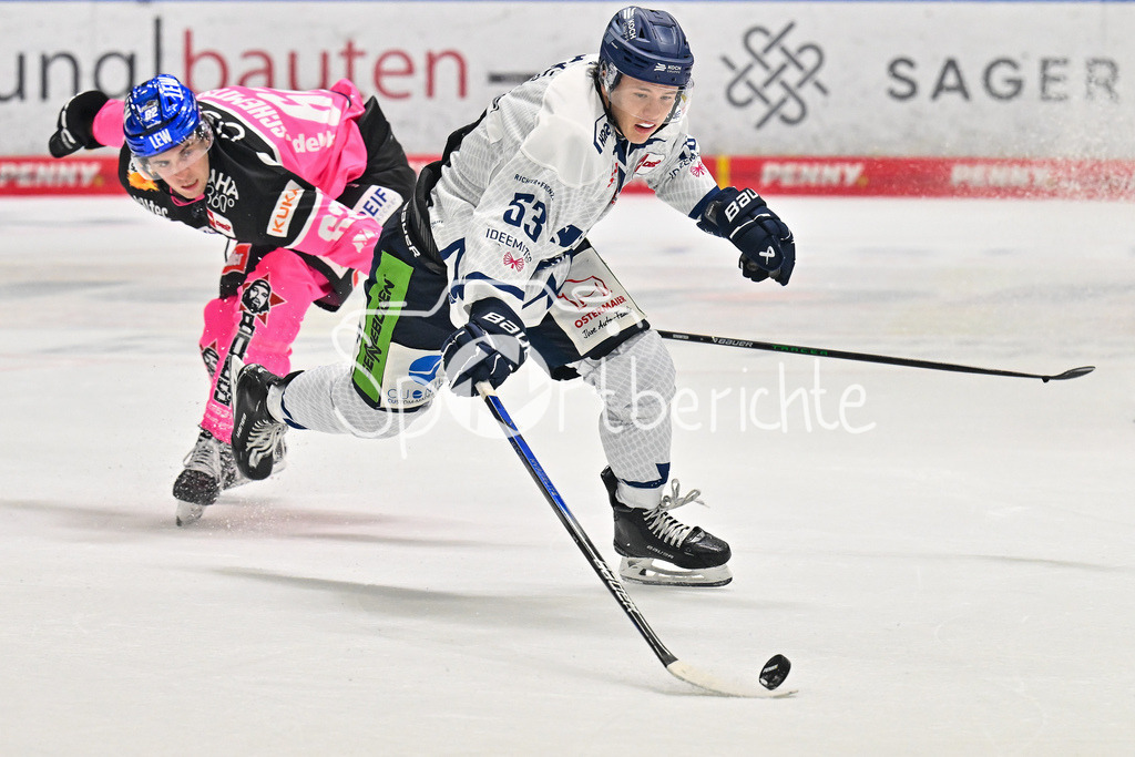 Augsburger Panther - Straubing Tigers | Im Duell Thomas SCHEMITCH (Augsburger Panther #62) und Danjo LEONHARDT (Straubing Tigers #53) / zweikampf / DEL: Augsburger Panther - Straubing Tigers, Curt Frenzel Stadiom am 20.10.2024