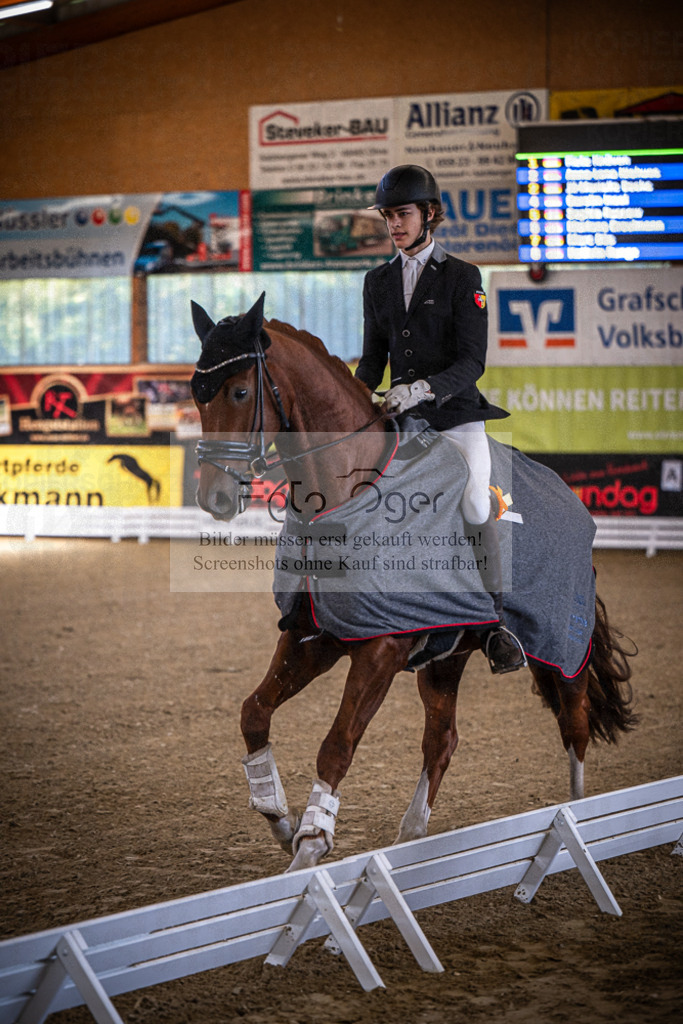 DOS_0054 | Entdecke hochwertige Reitturnierfotos von Foto Oger. Professionell, emotional und authentisch – jetzt Lieblingsmomente im Shop bestellen.Deutschlandweite Turnierfotografie. - Realisiert mit Pictrs.com