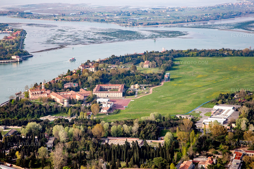 Aerial view: View of the town in Venezia in the state Veneto, Italy.Photo: IMG_087503.jpg taken on 04/06/2016 by Werner Riehm/FLY-FOTO.comResolution of the original: 5350 x 3567 px