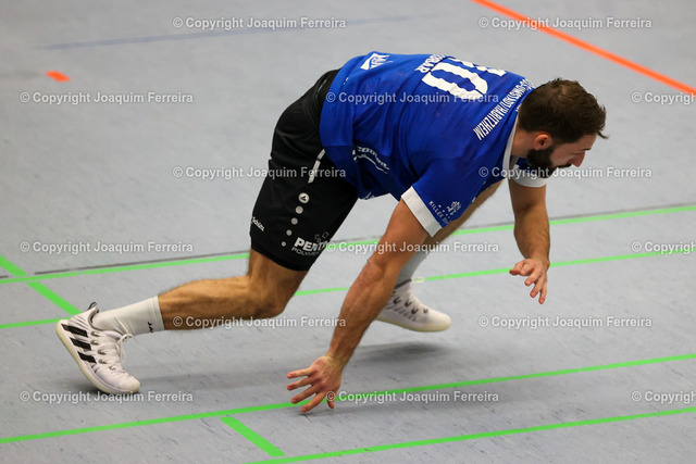 msgvshan_0417 | despor 2022.10.23 HB Männer Oberliga MSG Umstadt/Habitzheim - HSG Hanau II emspor, emonline, despor,  v.l.,  David Lubar (MSG Umstadt/Habitzheim) am Boden, steht auf 
 - Realisiert mit Pictrs.com