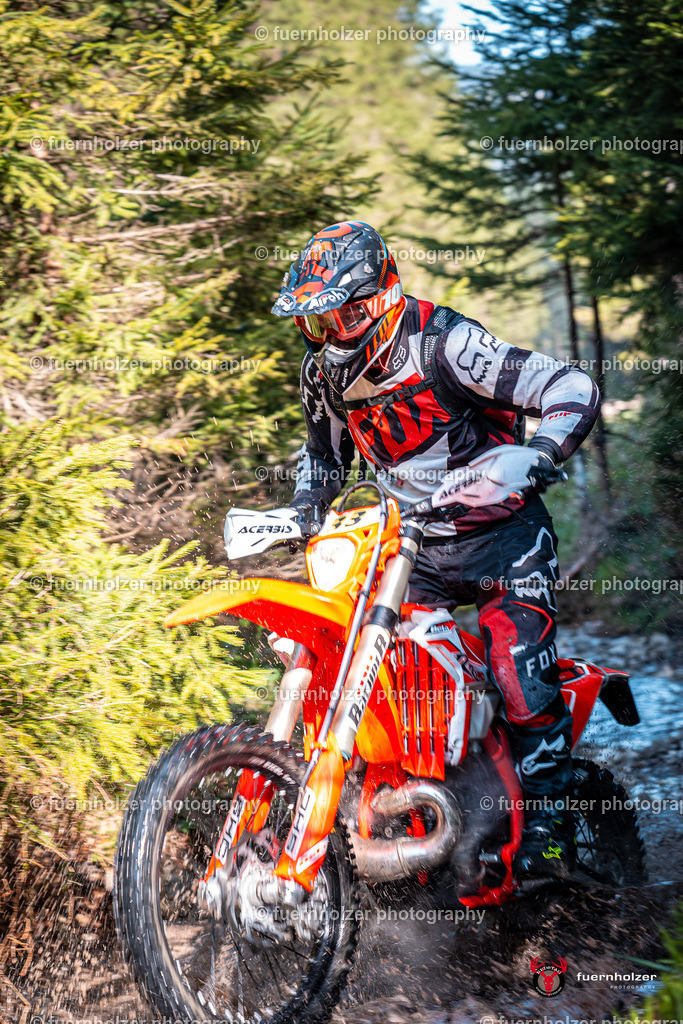 fuernholzer_250501-C1-135 | Fotografische Impressionen von der Red Stag Enduro Extreme by fuernholzer-photography.com. Endurosport in Österreich fotografisch festgehalten von fuernholzer. Auftragsfotografie für Private, Gewerbefotos und Industriefotografie. Eventfotografie, Sportfotografie und Motorsportfotografie. Anbieter von Fotoworkshops, Fototraining, fotografischen Vorträgen und Fotoseminaren.