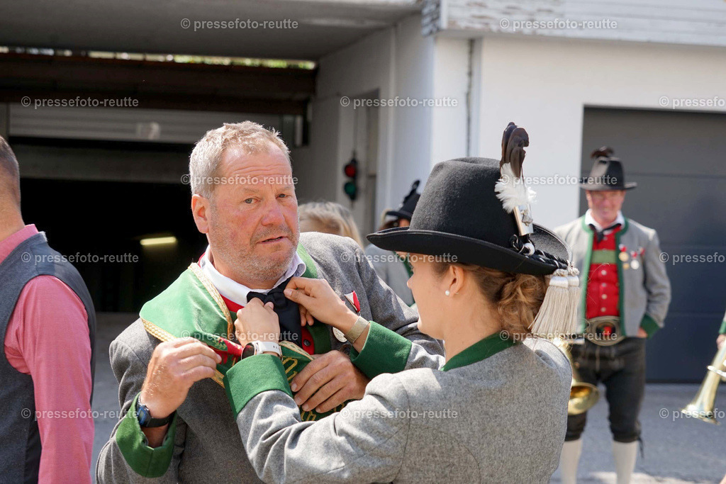 00-Umzug-Vorher-Bundesmusikfest-2023-Juni16-Reutte-DSC06319 | Info aus dem Bezirk Reutte/Ausserfern Tirol sowie eine umfangreiche Bilddatenbank über die gesamte Region: Lechtal, Talkessel Reutte, Tannheimertal, Zwischentoren. Lech, Plansee, Zugspitze, Grenztunnel, B179, Fernpassstraße, Verkehr, Lawinen, Tradition, - Realisiert mit Pictrs.com