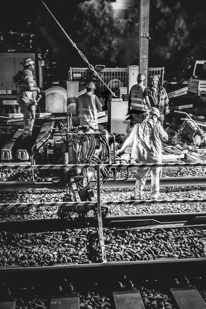 Gleisneubau in der Nacht im Bahnhof Liestal | black/white, bnw - Realisiert mit Pictrs.com