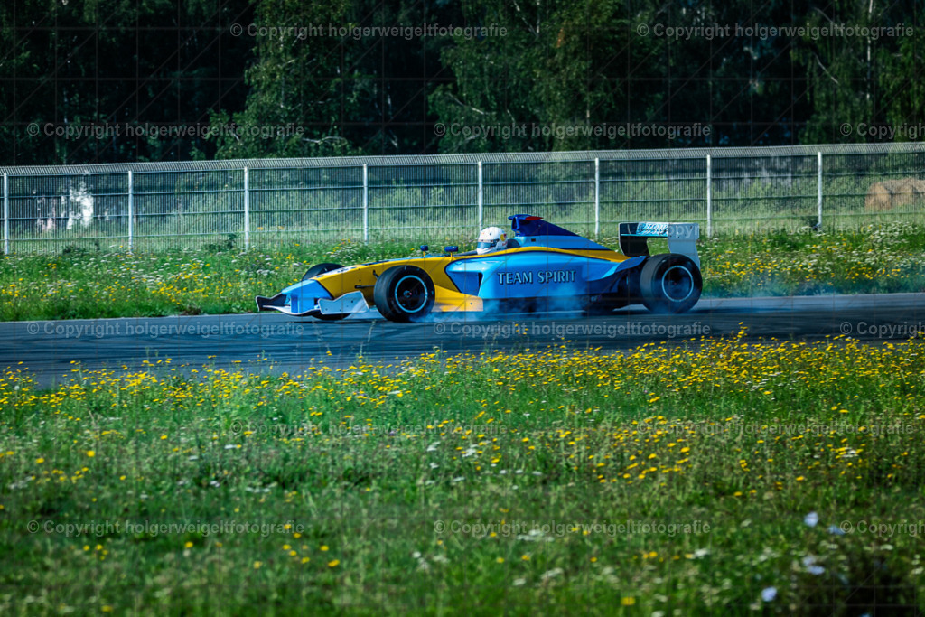 Tatuus Formel Renault V6 | Foto vom 3. Classic Motor Weekend 18. - 20. August 2023 auf dem Flugplatz in Obermehler - Realisiert mit Pictrs.com