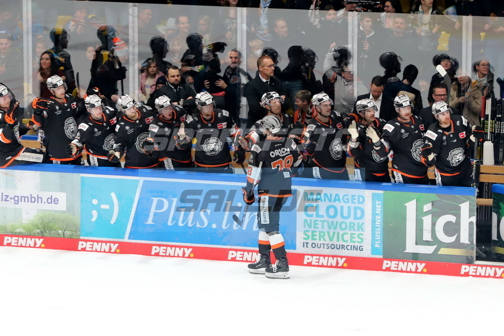 Torjubel Löwen Frankfurt | Torjubel Löwen Frankfurt - Realisiert mit Pictrs.com