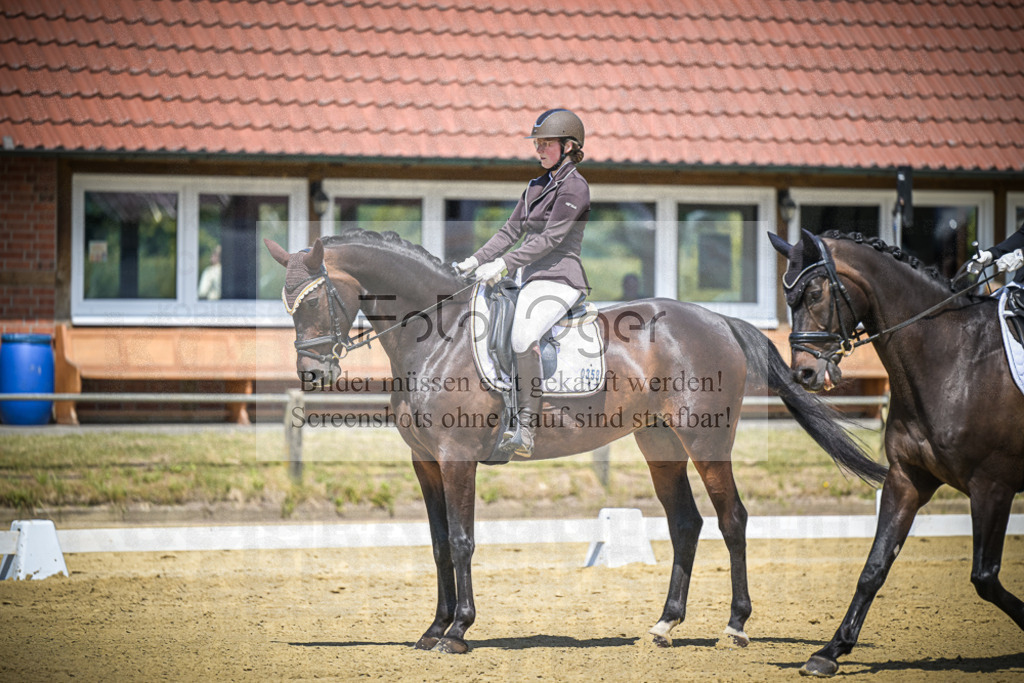 DOS_4117 | Entdecke hochwertige Reitturnierfotos von Foto Oger. Professionell, emotional und authentisch – jetzt Lieblingsmomente im Shop bestellen.Deutschlandweite Turnierfotografie. - Realisiert mit Pictrs.com
