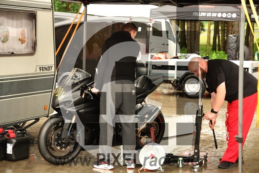 social-20240604_33457 | Schöne Erinnerungen an spannende Momente - das festzuhalten ist unser Job. PIXELrace.de ist seit 2003 auf den Rennstrecken Europas unterwegs um die Action draußen beim Fahren und die wunderbare Stimmung imm Fahrerlager für euch einzufangen.