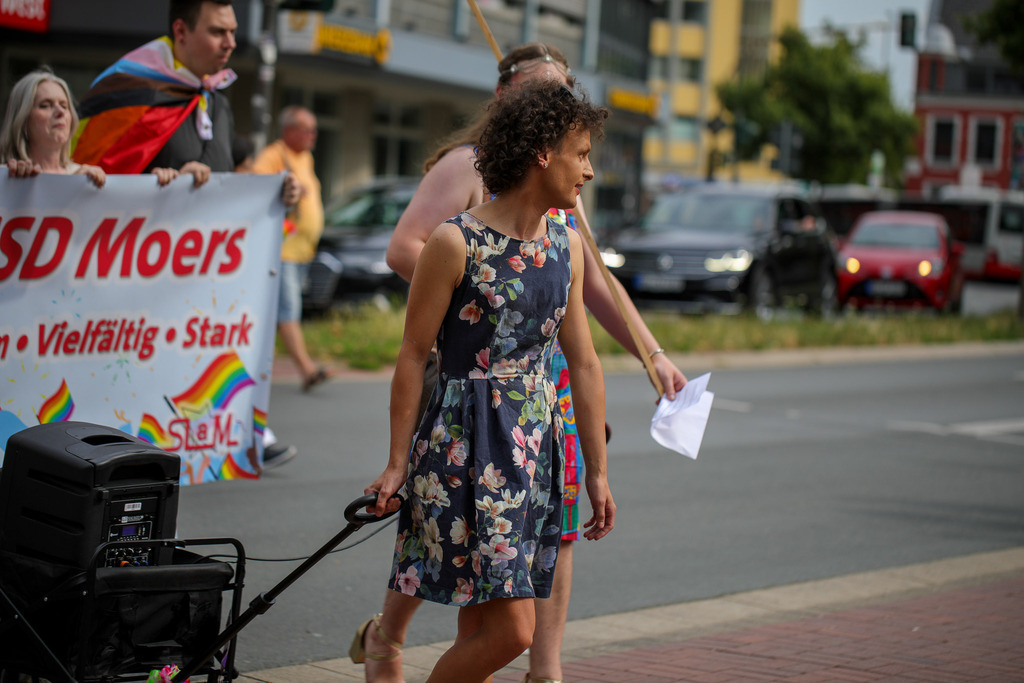 CSD_Moers_190725_032 | Bildergalerie von Sport-Ereignissen aber auch von weiteren spannenden Dingen - nicht nur vom Niederrhein. In Anlehnung an den bekannten Spruch von Hanns Dieter Hüsch heißt das Motto: "Niederrhein ist überall".  - Realisiert mit Pictrs.com