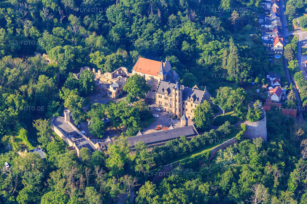 Luftbild: Schloss Mansfeld in Mansfeld im Bundesland Sachsen-Anhalt in Deutschland. – Foto: IMG_148118.jpg vom 12.06.2025 durch Werner Riehm/FLY-FOTO.de – Auflösung des Originals: 5331 x 3554 px – Schloss Mansfeld - Christliche Jugendbildungs- und Begegnungsstätte