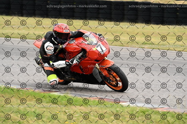 25bt02-0824 | markuskiefer.com - Realisiert mit Pictrs.com