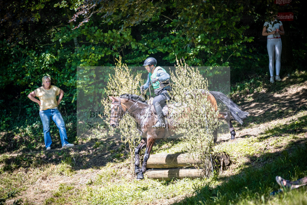 Vielseitigkeitsturnier Melle Oldendorf | Entdecke hochwertige Reitturnierfotos von Foto Oger. Professionell, emotional und authentisch – jetzt Lieblingsmomente im Shop bestellen.Deutschlandweite Turnierfotografie. - Realisiert mit Pictrs.com