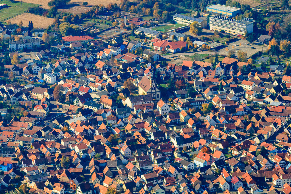Luftbild: Kirche in Hagenbach im Bundesland Rheinland-Pfalz in Deutschland. Foto: IMG_35246.jpg vom 31.10.2010 durch Werner Riehm/FLY-FOTO.de