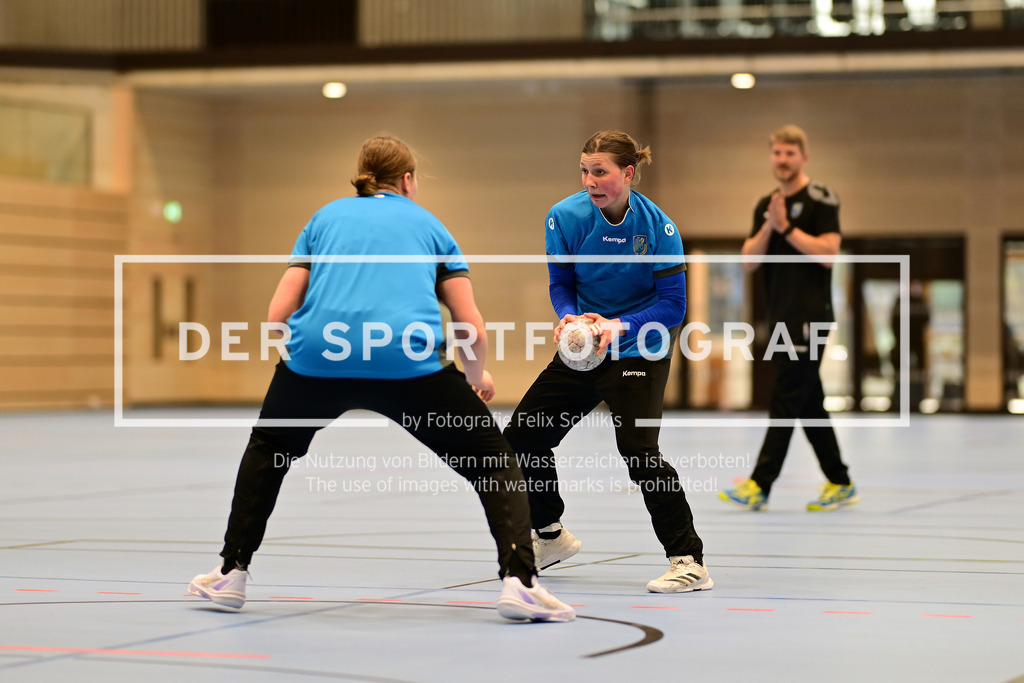 Handball I Frauen I Saison 2025-2026 I 1. HBF I Buxtehuder SV I Trainervorstellung I 50108 | Vorstellung des neuen Trainers beim Buxtehuder SV, Team Buxtehude: Cheftrainer Nicolaj Andersson, Nicolaj Bredekjaer Andersson, Name: Andersson, Nicolaj Bredekjaer, Alter: 37, Nationalität: Dänemark, DäneHier zu sehen: Linn Lück gegen Anika Hampel (10, Buxtehuder Sportverein) - Realisiert mit Pictrs.com