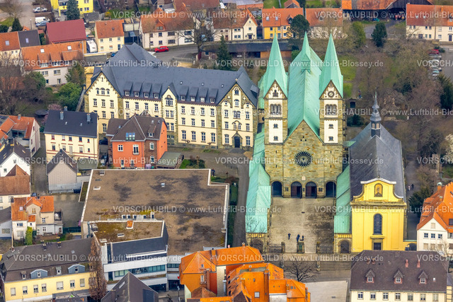 Werl240308216 | Luftbild, Altstadt, Wallfahrtsbasilika Mariä Heimsuchung Kirche, Pilgerkloster Werl, Werl, Nordrhein-Westfalen, Deutschland