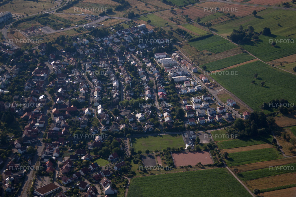 Luftbild: Ortsteil Neufeld mit Sportplatz des TSV Palmbach im Ortsteil Palmbach in Karlsruhe im Bundesland Baden-Württemberg in Deutschland. Foto: IMG_69858.jpg vom 06.07.2014 durch Werner Riehm/FLY-FOTO.de