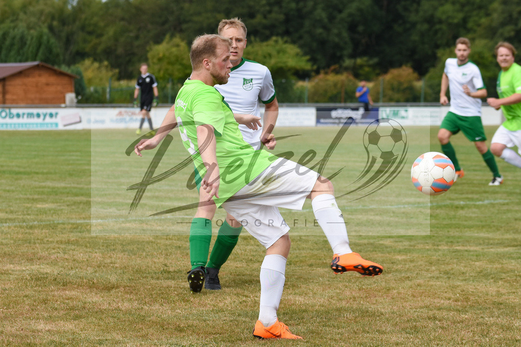 20180812_OHRBEL_0024 | Fußball, Herren:   beim Spiel der 1. Kreisklasse zwischen SV Ohrbeck vs. SVC Belm-Powe II am 12.08.2018 an der Hüggelkampfbahn in Ohrbeck-Hasbergen, Deutschland.(Foto von Nico Paetzel) - Realisiert mit Pictrs.com