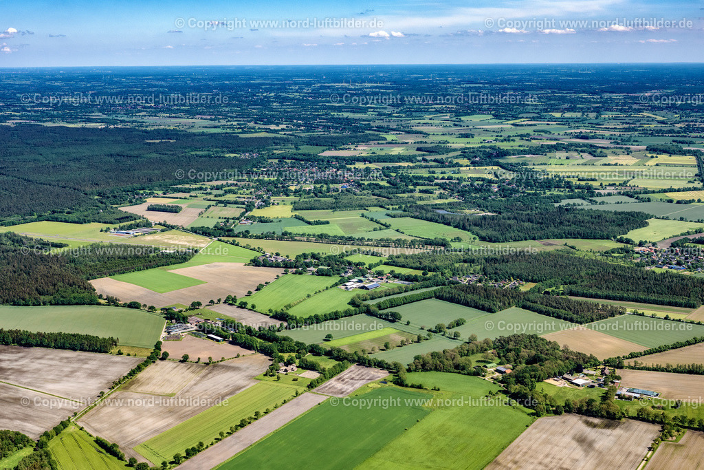 Hartenholm_ELS_7882030622 | HARTENHOLM 03.06.2022 Ortsansicht der Straßen und Häuser der Wohngebiete in Hartenholm im Bundesland Schleswig-Holstein, Deutschland. // Town View of the streets and houses of the residential areas in Hartenholm in the state Schleswig-Holstein, Germany. Foto: Martin Elsen