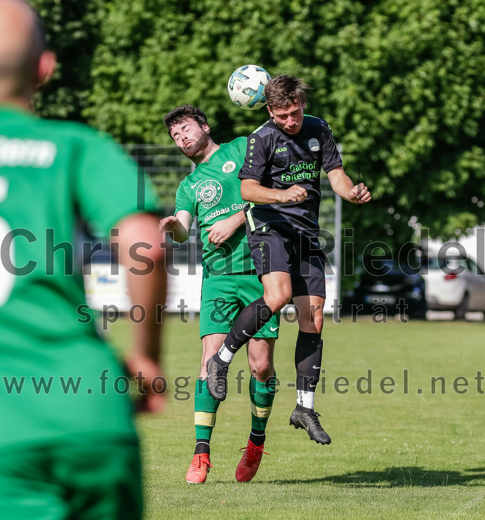 2023-07-09_046_FC_Forstern_gegen_SpVgg_Neuching | Forstern, Deutschland, 09.07.2023:
Fußball, Kreisklasse 2023 / 2024, Testspiel, FC Forstern gegen SpVgg Neuching, Endergebnis: 2:4

Thomas Schmid (FC Forstern, #3), Louis Schmid (SpVgg Neuching, #10)

Foto: Christian Riedel / fotografie-riedel.net