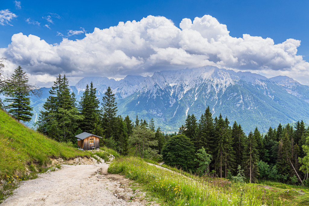 Blick vom Hohen Kranzberg auf das Karwendelgebirge bei Mittenwald | Blick vom Hohen Kranzberg auf das Karwendelgebirge bei Mittenwald.